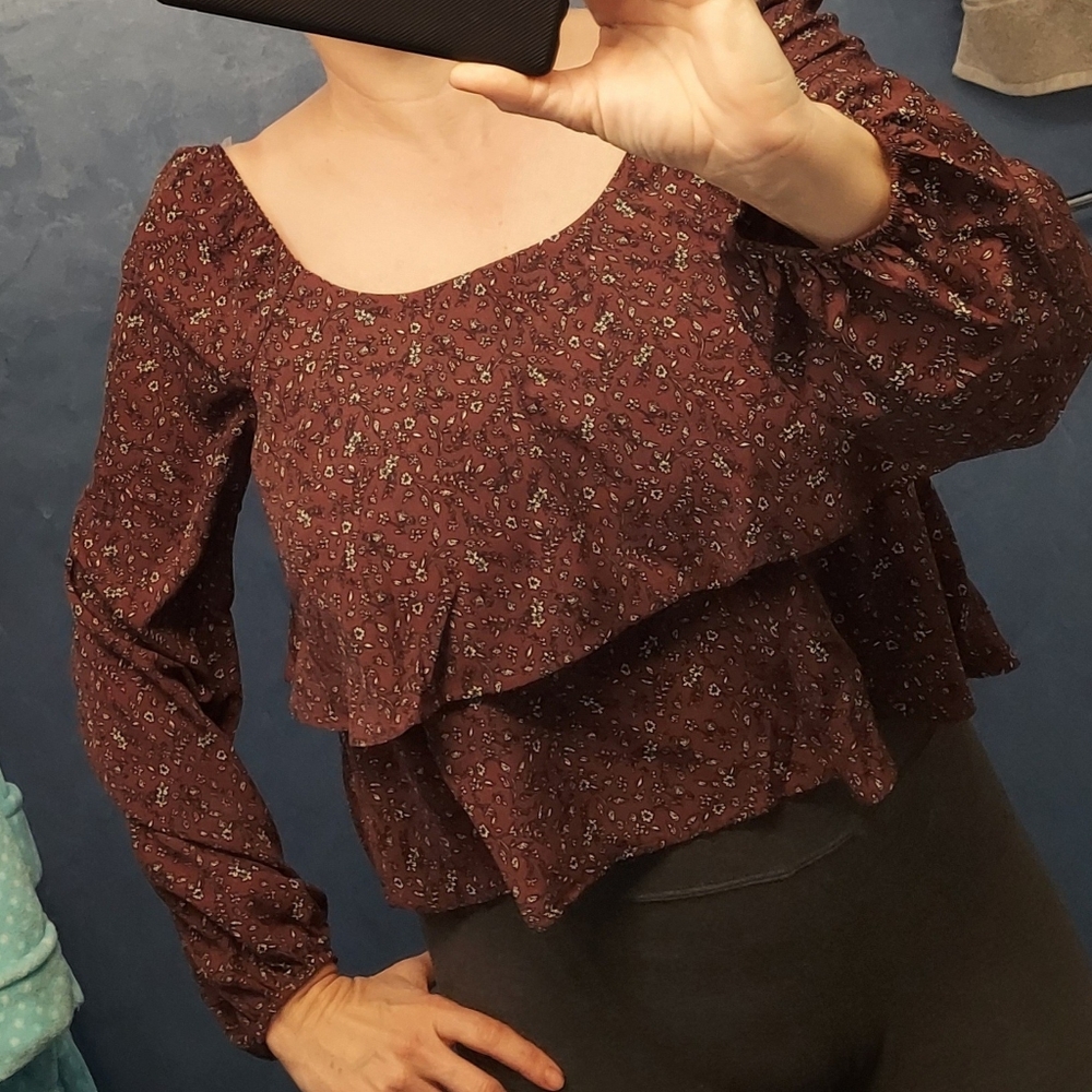 🌺SALE Plum floral ruffled top - Picture 6 of 8
